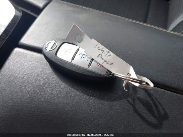 5N1AT3AB5MC737823 Nissan Rogue S Intelligent Awd