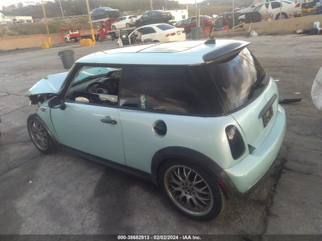 2005 MINI COOPER S WMWRE33475TD95793 Photo 2