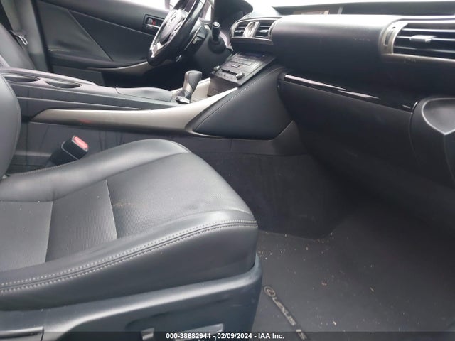 Lexus IS 200T 2016 JTHBA1D21G5010765 Image 5