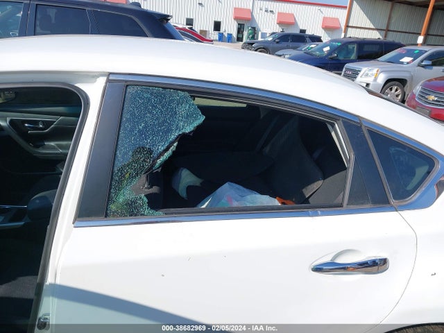 Nissan Altima 2.5 S 2015 1N4AL3AP1FC458121 Image 12