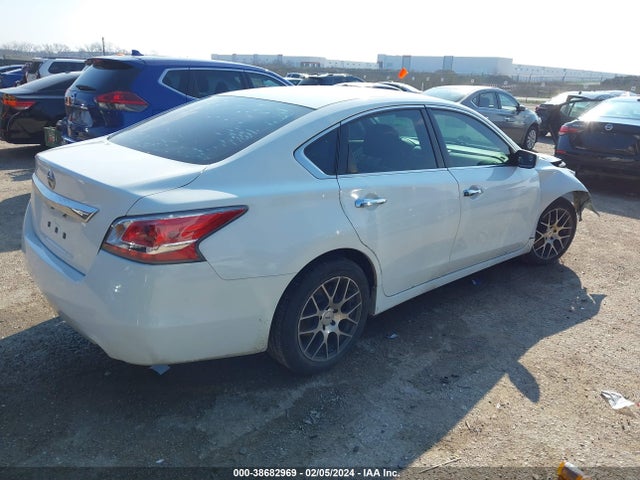 Nissan Altima 2.5 S 2015 1N4AL3AP1FC458121 Image 4