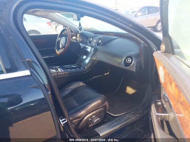 2012 JAGUAR XJ SAJWA1CB4CLV30681 Photo 4