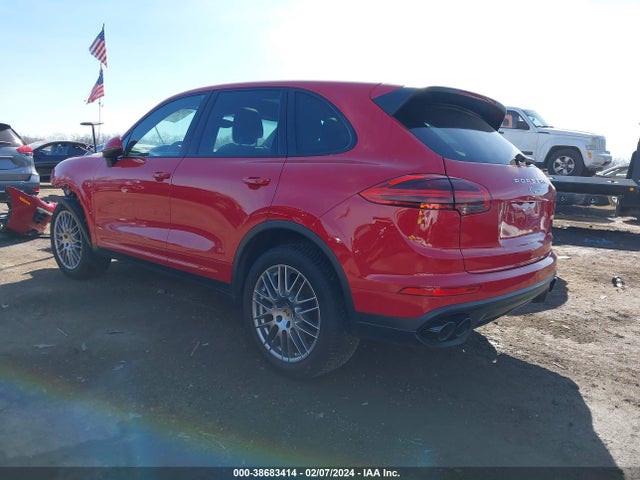 2018 PORSCHE CAYENNE WP1AA2A21JKA04625 Photo 2