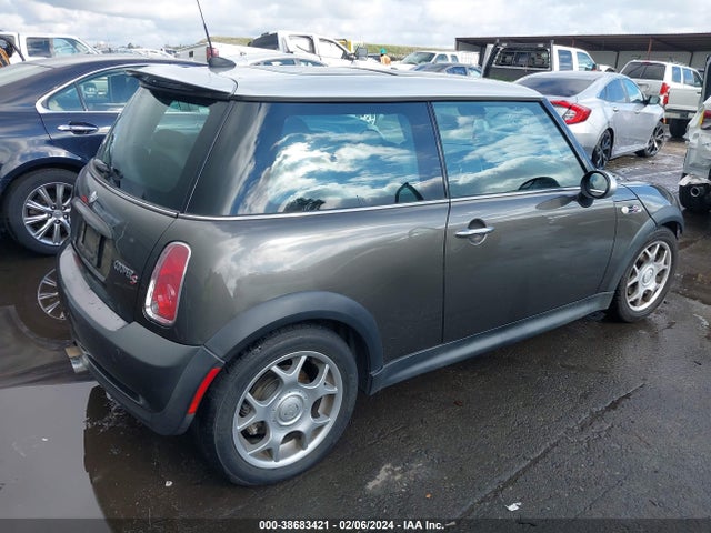 2006 MINI COOPER S WMWRE33566TJ37207 Photo 3