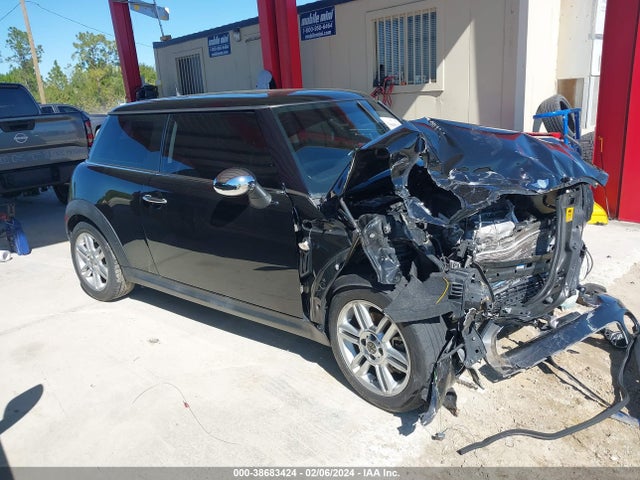 2011 MINI COOPER WMWSU3C59BT098952 Photo 0