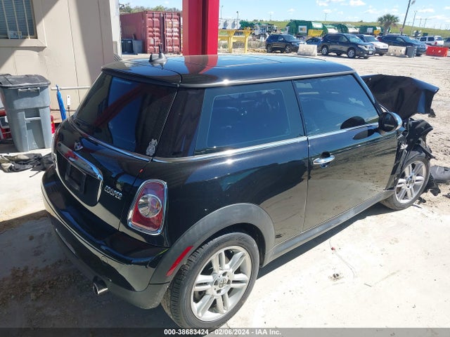 2011 MINI COOPER WMWSU3C59BT098952 Photo 3