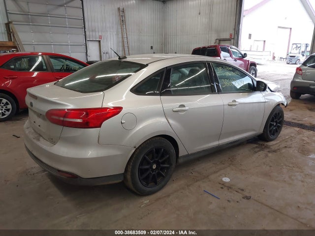 Ford FOCUS SE 2016 1FADP3F28GL230276 Image 4