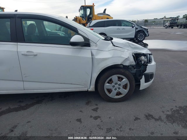 Chevrolet Sonic Ls Auto 2015 1G1JA6SHXF4174840 Image 12
