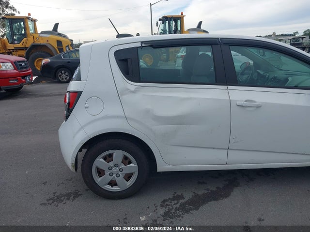 Chevrolet Sonic Ls Auto 2015 1G1JA6SHXF4174840 Image 13
