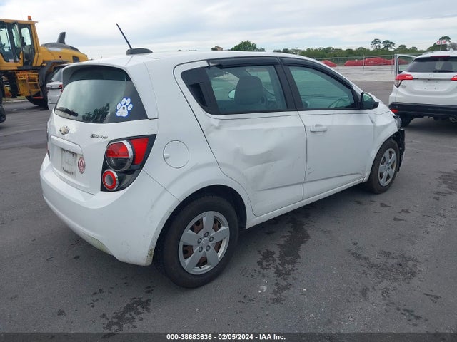 Chevrolet Sonic Ls Auto 2015 1G1JA6SHXF4174840 Image 4
