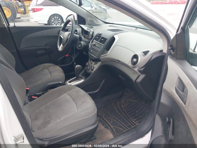 Chevrolet Sonic Ls Auto 2015 1G1JA6SHXF4174840 Image 5