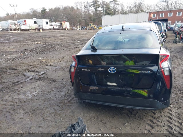 Toyota Prius Three 2018 JTDKARFU5J3061199 Image 16