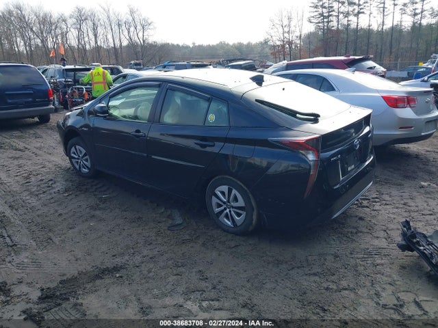 Toyota Prius Three 2018 JTDKARFU5J3061199 Image 3