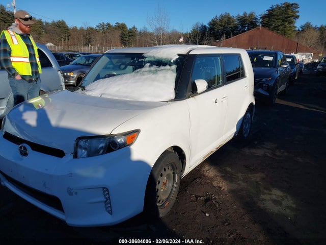 Scion XB 2014 JTLZE4FE8EJ066529 Image 2
