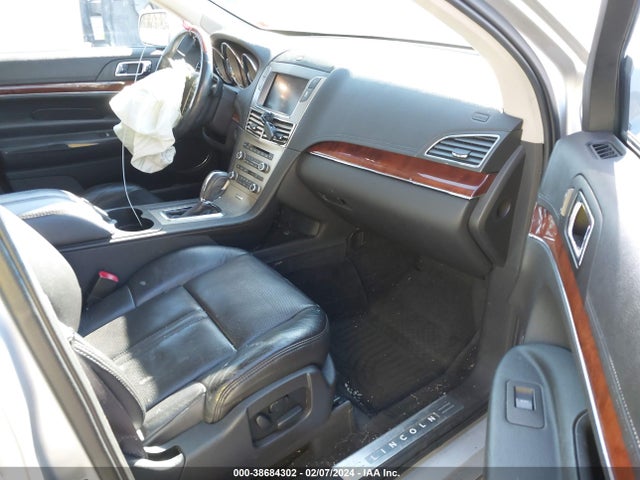 2010 LINCOLN MKT VIN: 2LMHJ5AR8ABJ50237