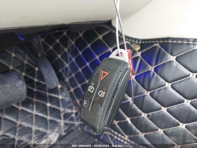 2011 JAGUAR XF SAJWA0GB4BLS19142 Photo 10