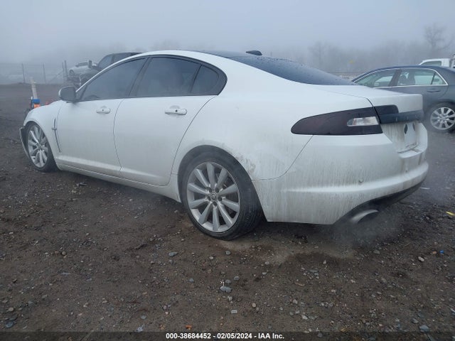 2011 JAGUAR XF SAJWA0GB4BLS19142 Photo 2