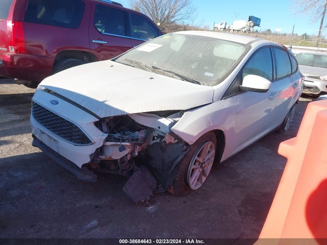Ford FOCUS SE 2018 1FADP3K21JL302853 Image 2