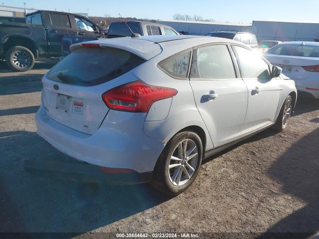Ford FOCUS SE 2018 1FADP3K21JL302853 Image 4