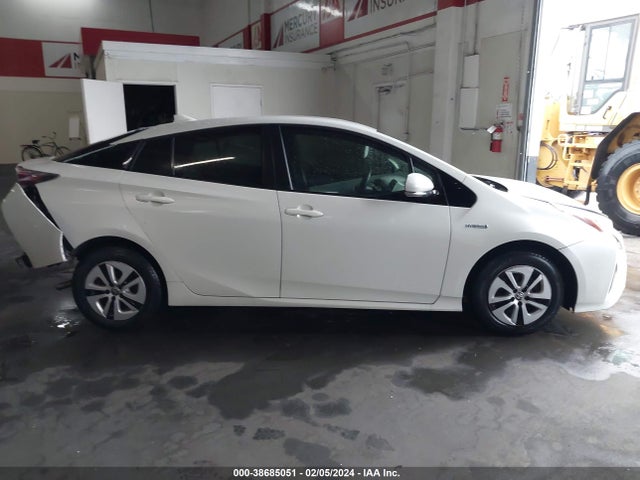 38685051 :رقم المزاد ، JTDKARFU3G3501803 vin ، 2016 Toyota Prius Two Eco مزاد بيع