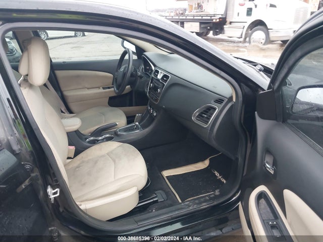 Chrysler 200 LX 2014 1C3CCBAG9EN101886 Image 5