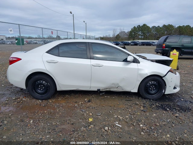 Toyota COROLLA LE 2018 5YFBURHE3JP756981 Image 13