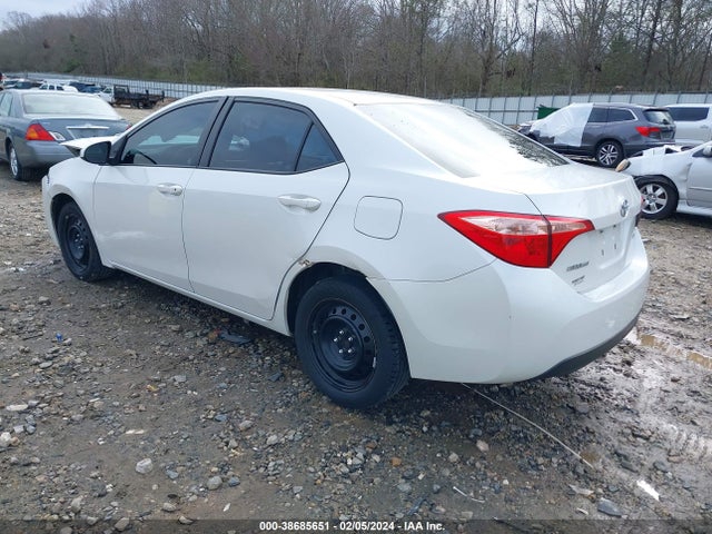 Toyota COROLLA LE 2018 5YFBURHE3JP756981 Image 3