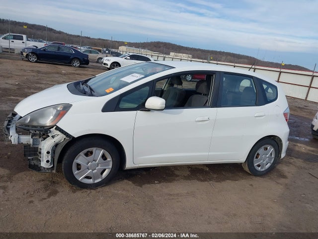 2013 HONDA FIT VIN: JHMGE8H38DC058180