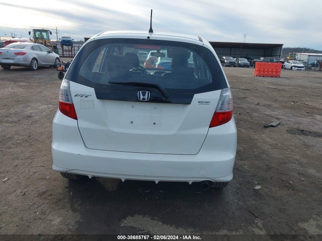 2013 HONDA FIT VIN: JHMGE8H38DC058180