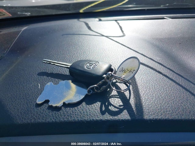 Toyota RAV4 LE 2017 2T3BFREV6HW586047 Image 11