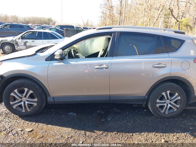 Toyota RAV4 LE 2017 2T3BFREV6HW586047 Image 14