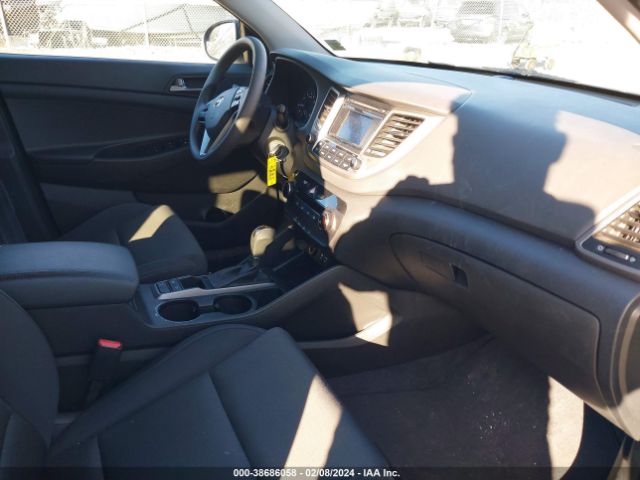 KM8J3CA41HU485019 Hyundai TUCSON SE