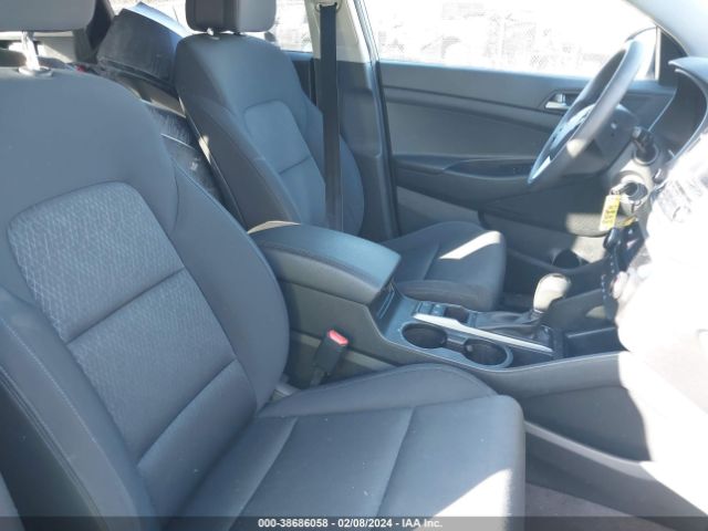 KM8J3CA41HU485019 Hyundai TUCSON SE