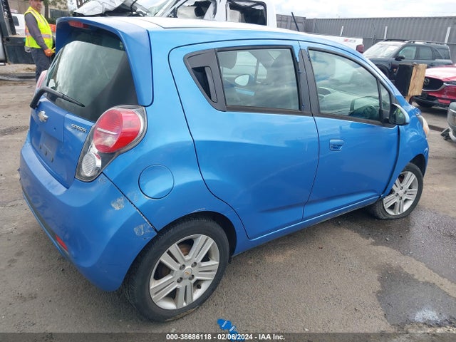 Chevrolet Spark 1lt Auto 2014 KL8CD6S96EC510965 Image 4