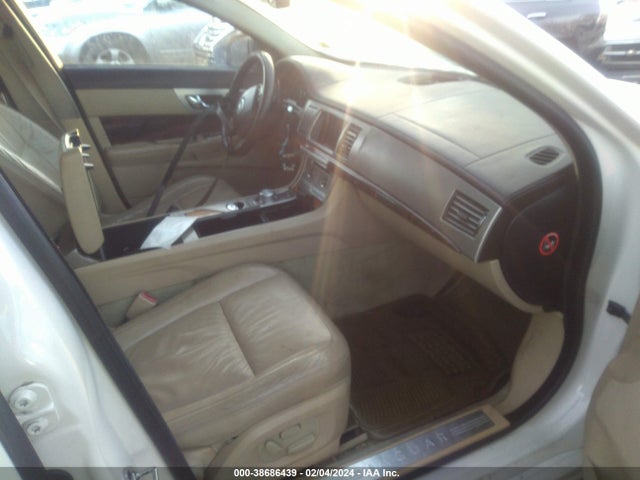 2009 JAGUAR XF SAJWA05B09HR41532 Photo 4