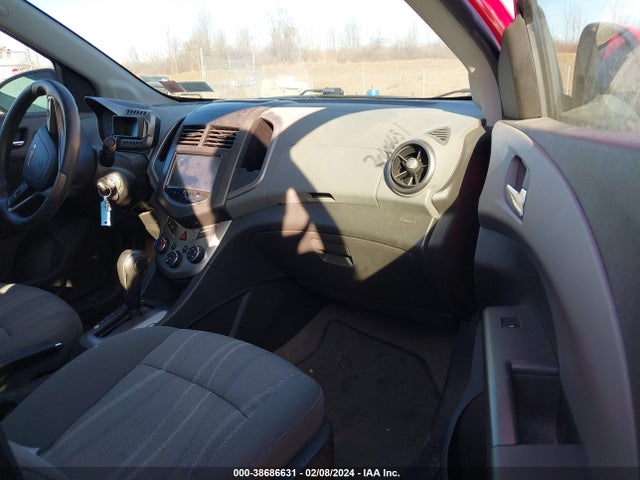Chevrolet Sonic Lt Auto 2015 1G1JC5SG5F4220196 Image 5