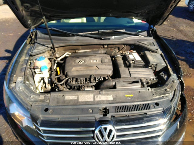 1VWAT7A33FC118108 Volkswagen Passat 1.8t Limited Edition