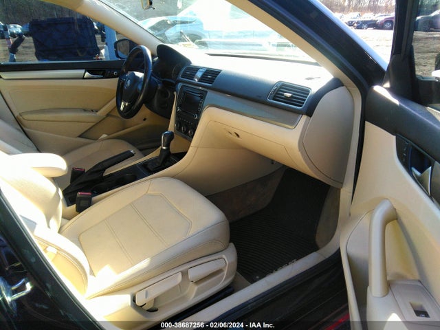1VWAT7A33FC118108 Volkswagen Passat 1.8t Limited Edition