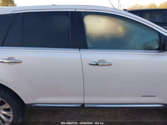 2011 LINCOLN MKX VIN: 2LMDJ6JKXBBJ11903