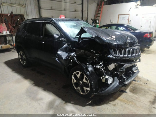 2018 3C4NJDCB3JT131922 main image