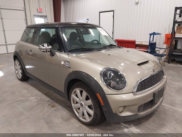 2007 MINI COOPER S WMWMF73587TL90951 Photo 0