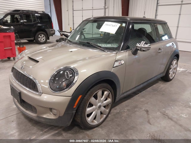 2007 MINI COOPER S WMWMF73587TL90951 Photo 1