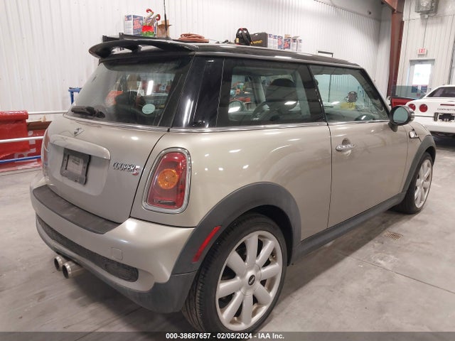 2007 MINI COOPER S WMWMF73587TL90951 Photo 3