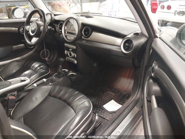 2007 MINI COOPER S WMWMF73587TL90951 Photo 4