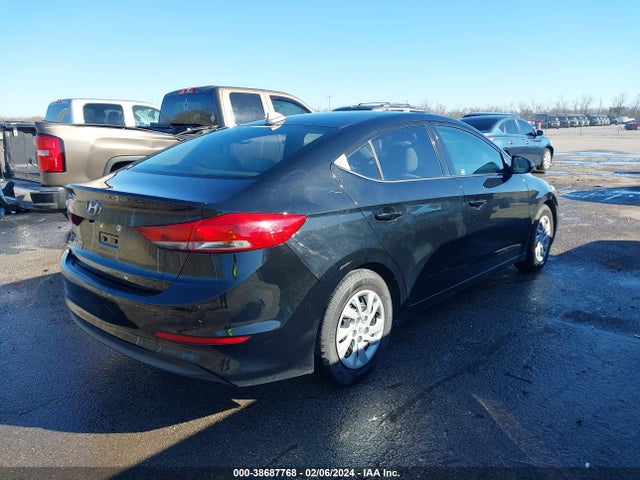 Hyundai ELANTRA SE 2017 5NPD74LF2HH129229 Image 4