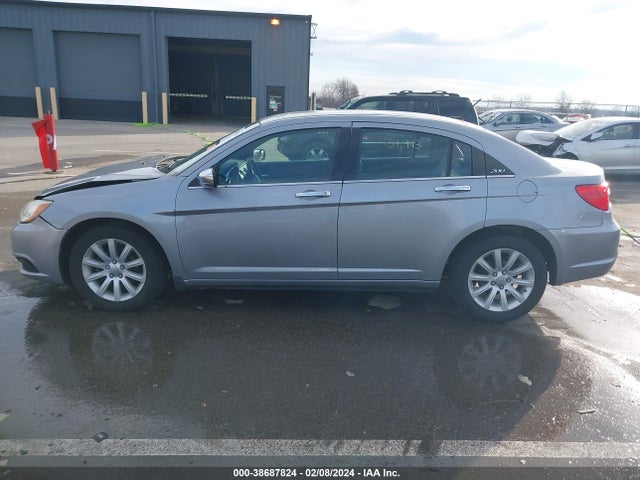 1C3CCBCG8EN176995 Chrysler 200 Limited