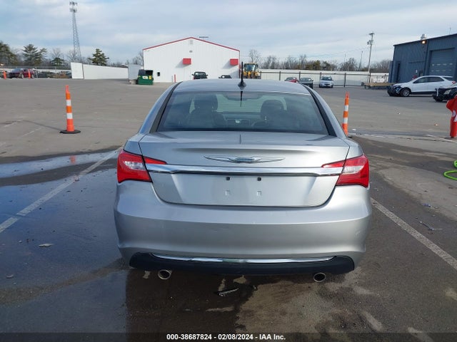 1C3CCBCG8EN176995 Chrysler 200 Limited