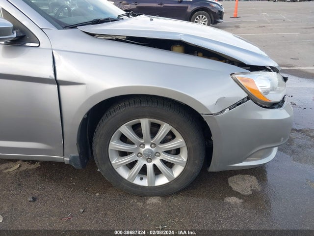 1C3CCBCG8EN176995 Chrysler 200 Limited