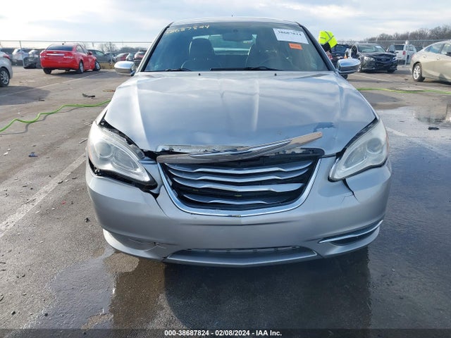 1C3CCBCG8EN176995 Chrysler 200 Limited