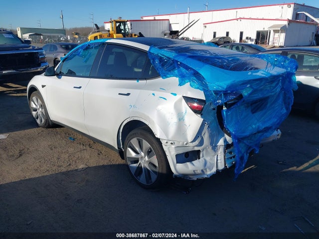 2023 TESLA MODEL Y 7SAYGDEE2PF626383 Photo 2